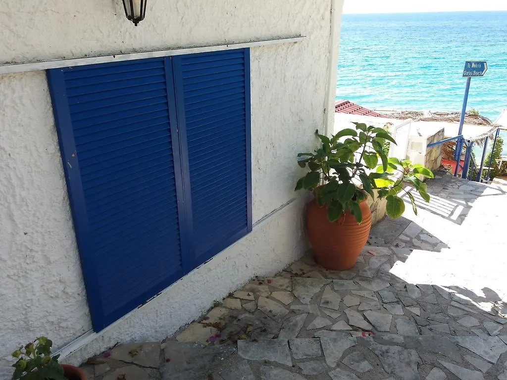 Constantinos Apartments Lászi 0*,