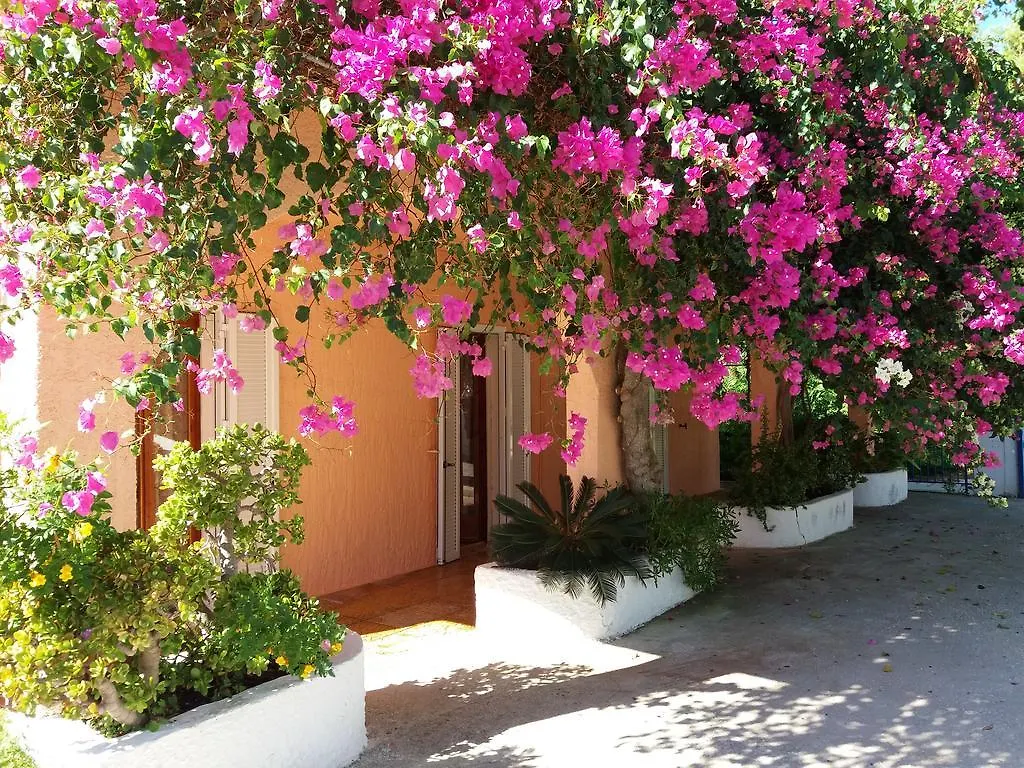Constantinos Apartments Lászi