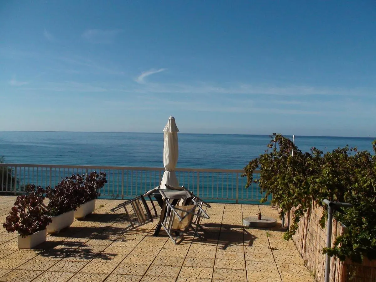 Constantinos Apartments Lászi